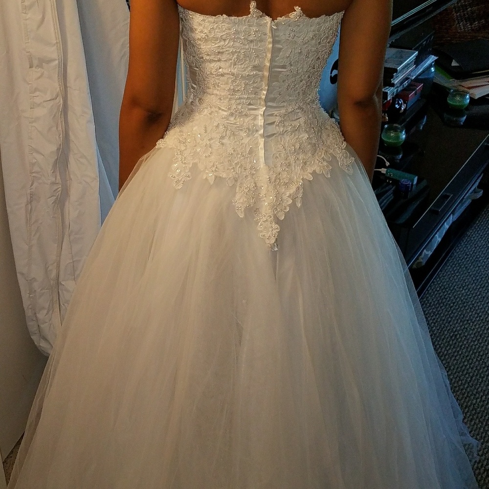 Wedding Dress - Picture 4 of 7