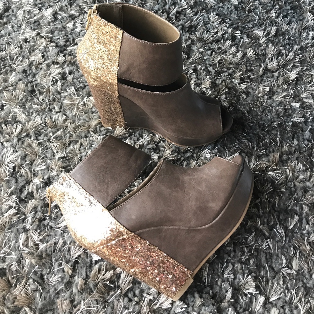 Gold glitter wedges