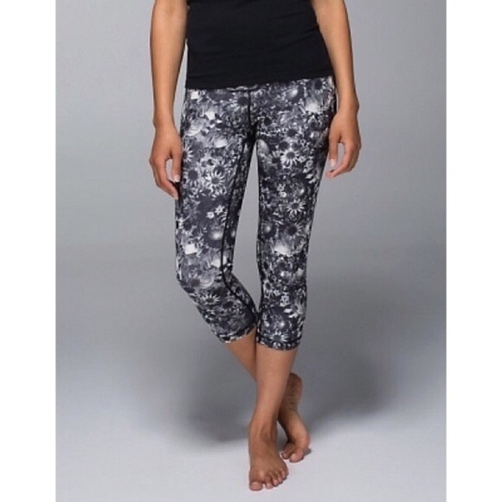 MUST GO 💕Lululemon Flowabunga WU Crops