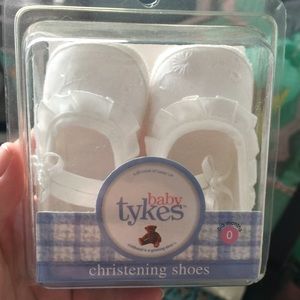 Baby girl 👶🏼 🎀 white christening shoes. NWOT