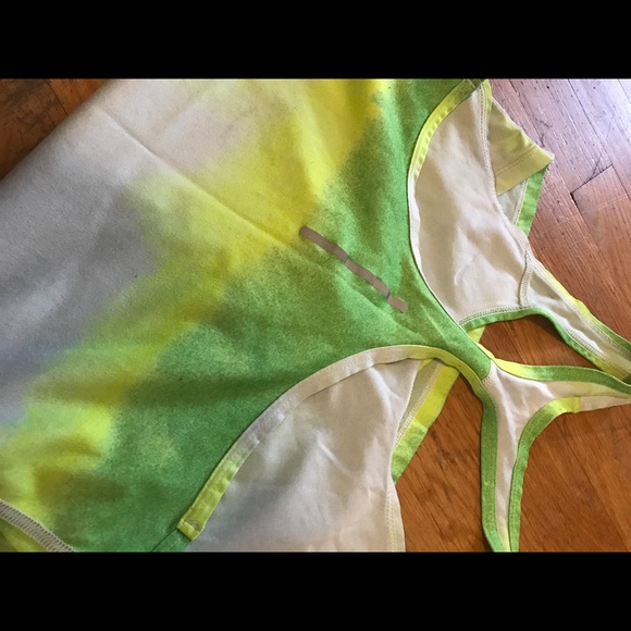 Nike run tank top - Picture 3 of 3