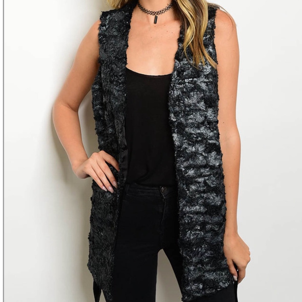 🎉SALE🎉🖤Black Faux Fur Vest🖤