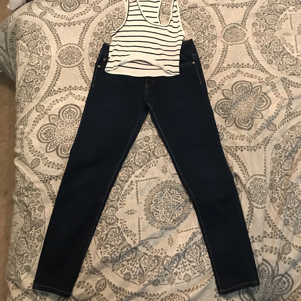 Size 7 dark wash jeggings
