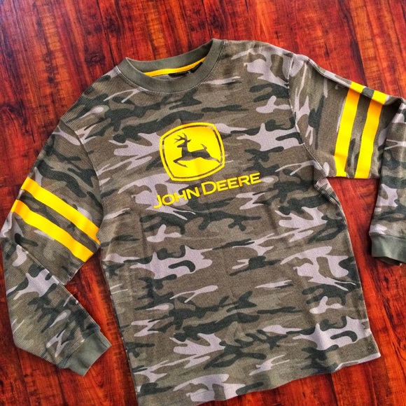 John Deere Other - Men's John Deere Long Sleeve Shirt Camo XL