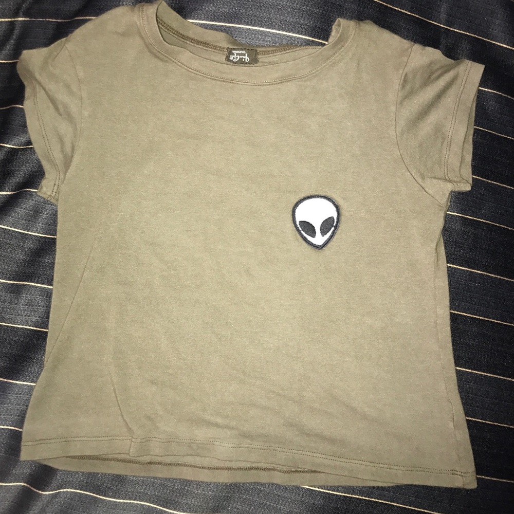 Pacsun alien crop top