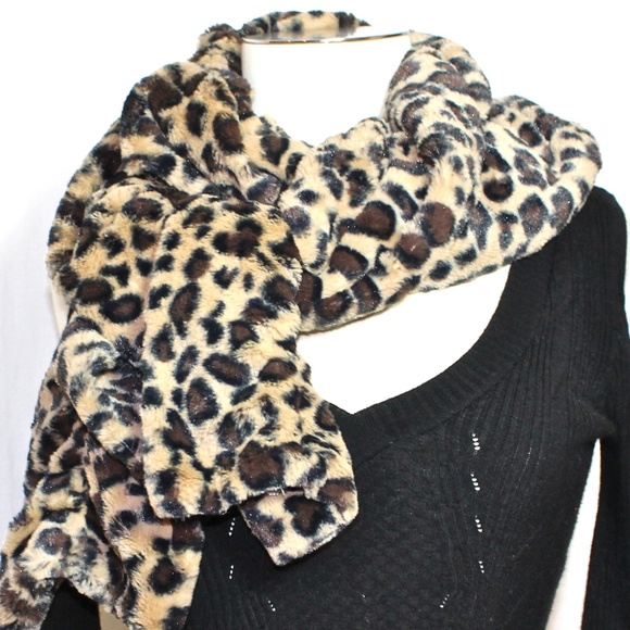 Cejon Accessories - NEW★SOFT Ruched Leopard Faux Fur Scarf★PRICE FIRM