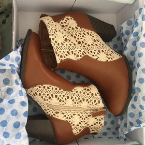 Jun & Ivy tegan crochet short brown boot
