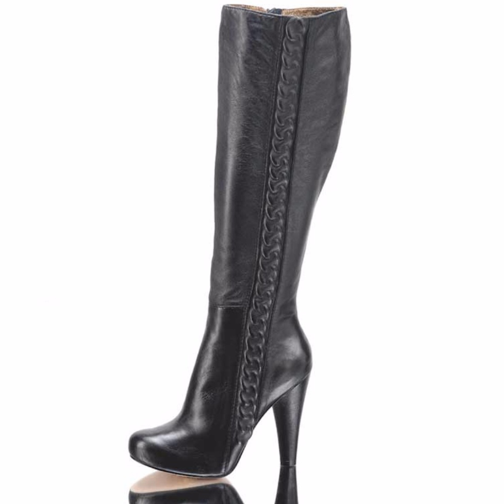12th St By Cynthia Vincent Dakota Leather Boots