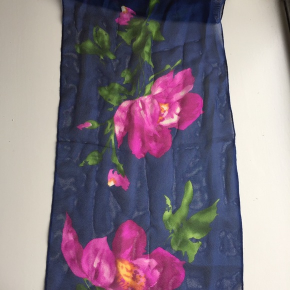 Lauren Ralph Lauren silk scarf new NWT floral rose - Picture 4 of 5