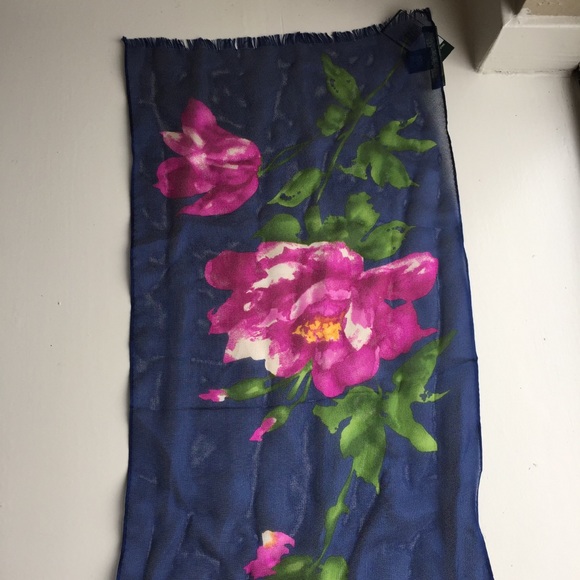Lauren Ralph Lauren silk scarf new NWT floral rose - Picture 5 of 5