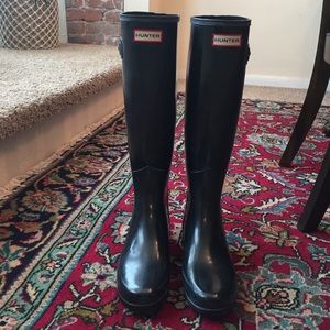 Refined gloss Hunter boots