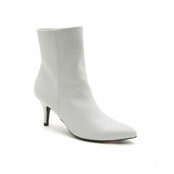LAST PAIR!!//The Portia// White low heel bootie - Picture 3 of 4