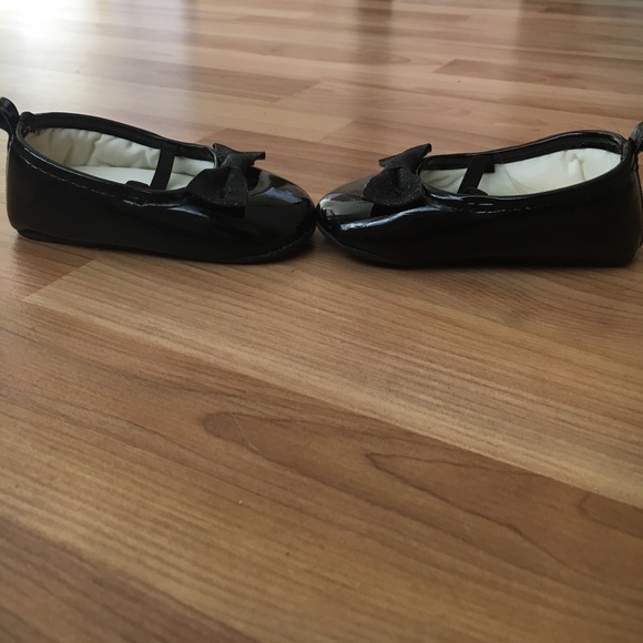 NWOT Carter’s Black Bow Shoes - Picture 3 of 5