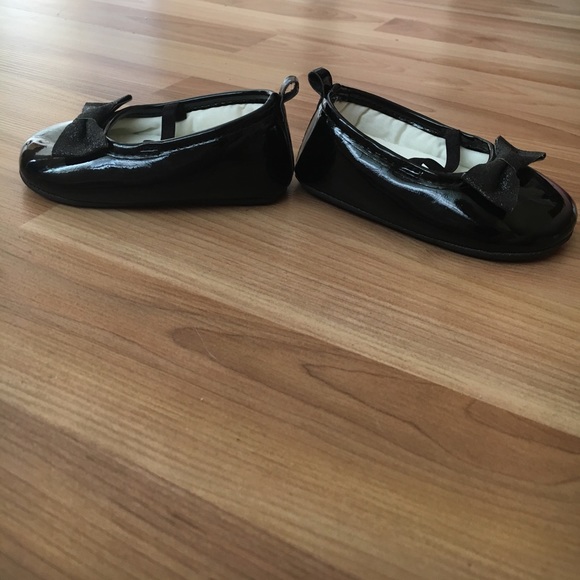 NWOT Carter’s Black Bow Shoes - Picture 4 of 5