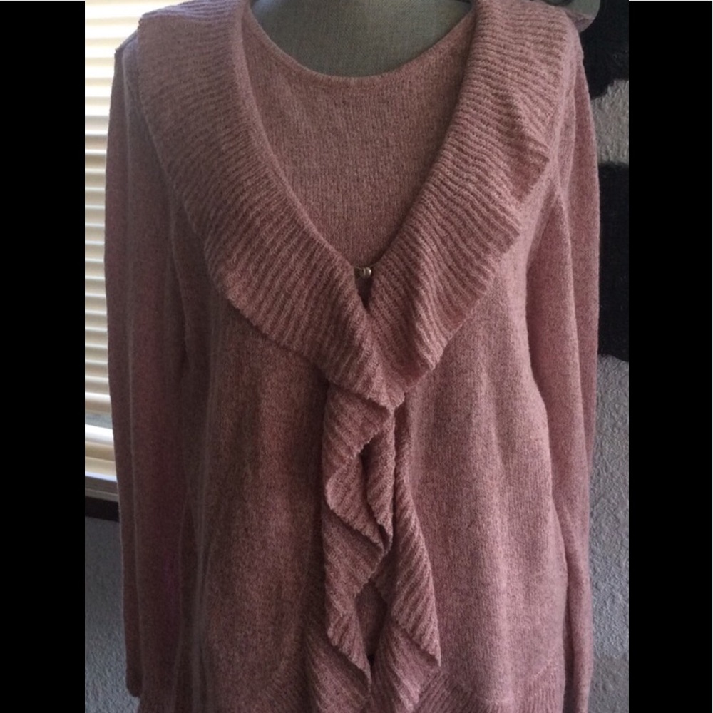 Gorgeous ruffled 2 in 1 cardigan, sweater top 💕
