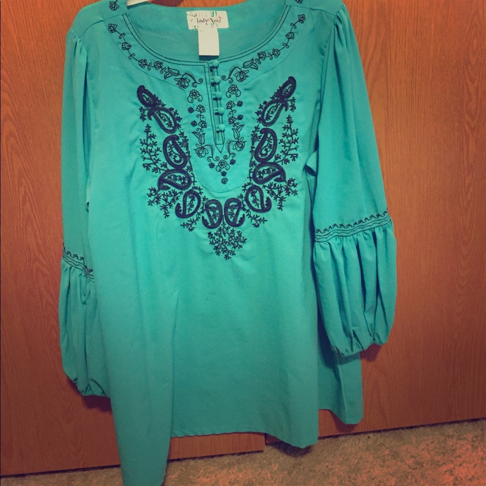 Boutique style shirt size XL