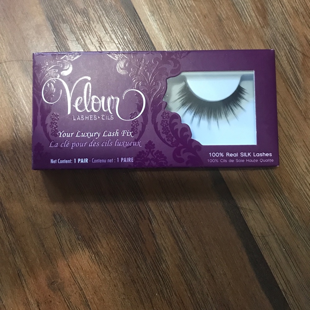 New in box velour lashes / SELFIE