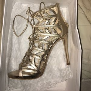 BRAND NEW NEVER WORN GUESS LACE UP SANDALS