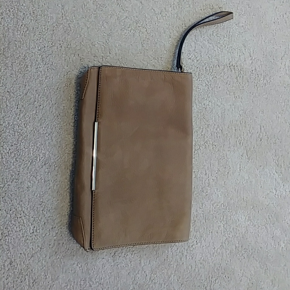 NWOT Kenneth Cole NY beige wristlet
