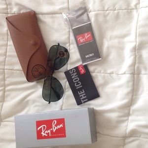 Brand New Ray-Ban sunglasses Aviator Classic