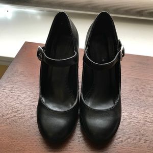 Black Mary Jane Pump