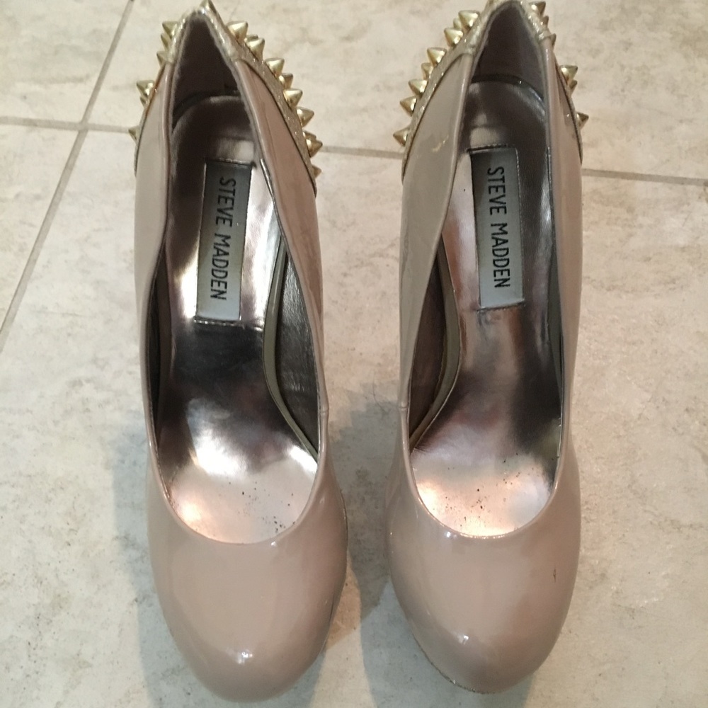 Steve Madden cream heels with gold spikes