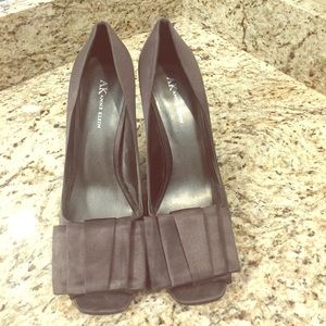 Anne Klein Grey Heels Size 8