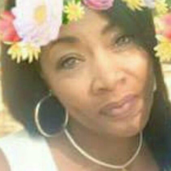 Meet your Posher, Sharon - Picture 1 of 1