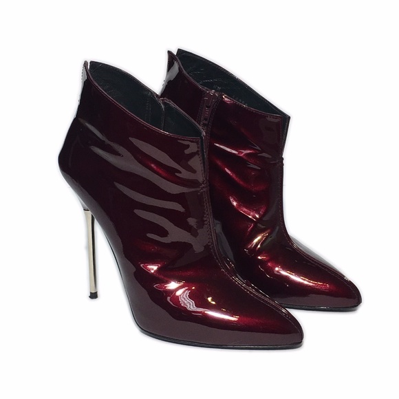 STUART WEITZMAN STILETTO BOOTIE, SIZE 8 - Picture 4 of 5