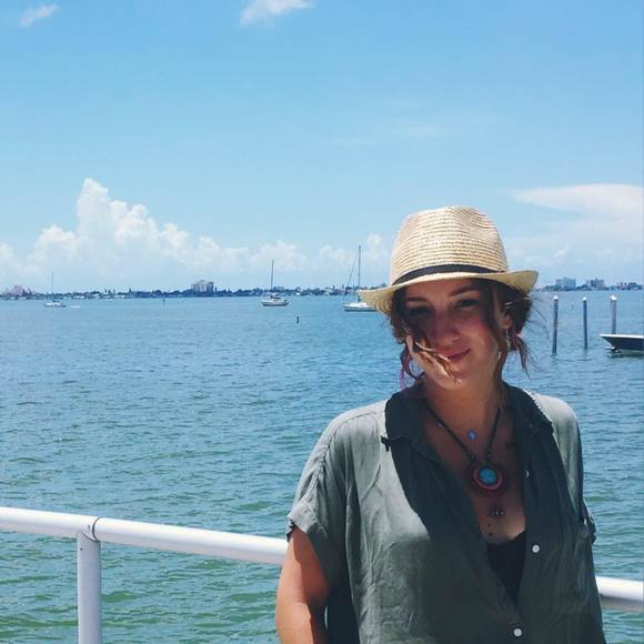 Meet your Posher, Abbie - Picture 1 of 1