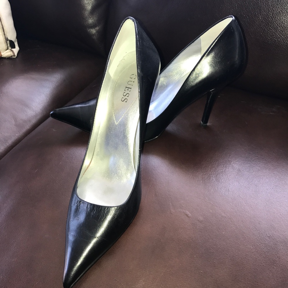 Size 8 : Guess black heels