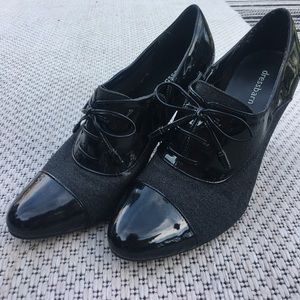 Black and grey short heal