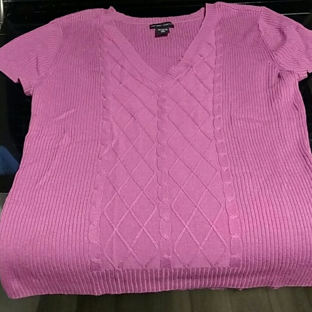Short sleeved sweater