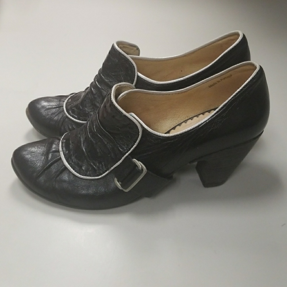 Ginita Shoes - Picture 1 of 8