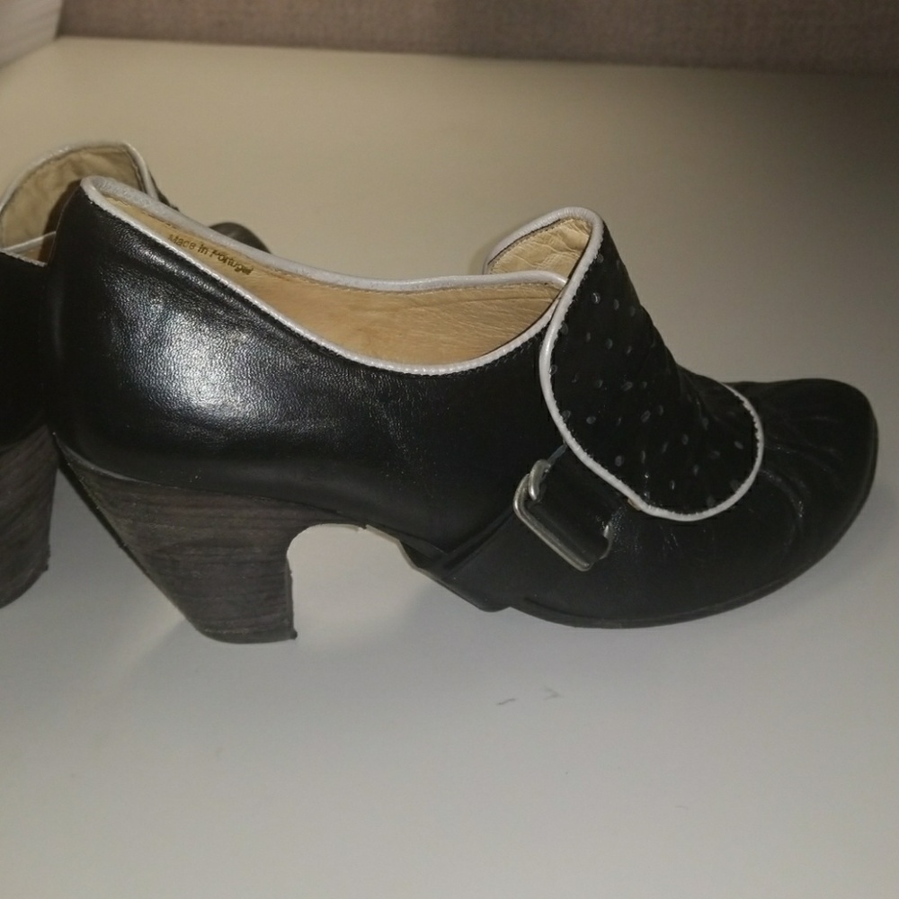 Ginita Shoes - Picture 3 of 8