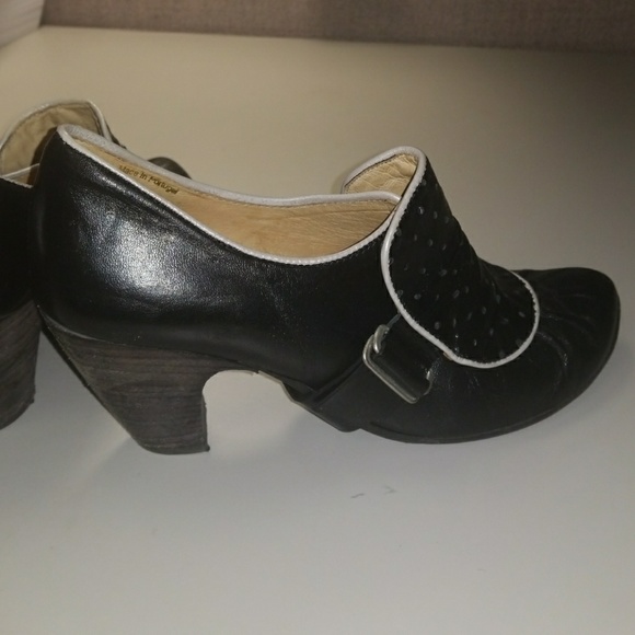 Ginita Shoes - Picture 3 of 8