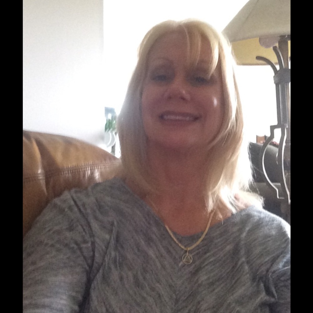 Meet your Posher, Debora