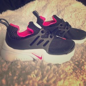 Kids Nike shoes size 7c