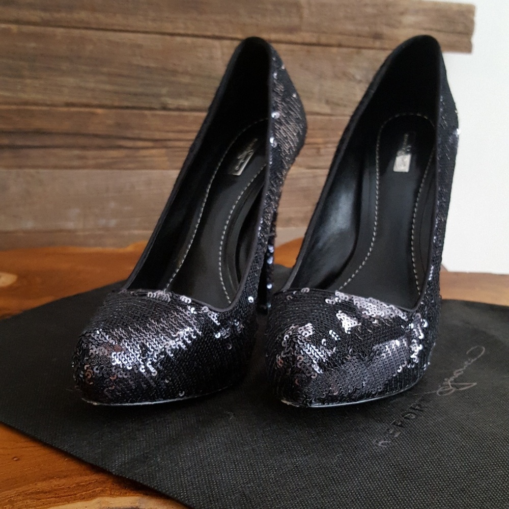 Report Signature 'King' Pumps