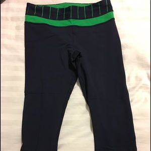 Lululemon navy with green detail crops