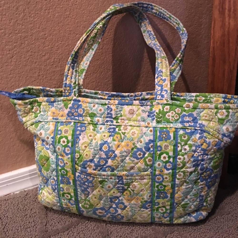 Vera Bradley tote! 👜