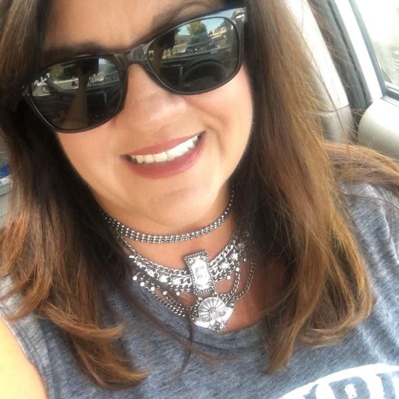 Meet your Posher, Michelle - Picture 2 of 2