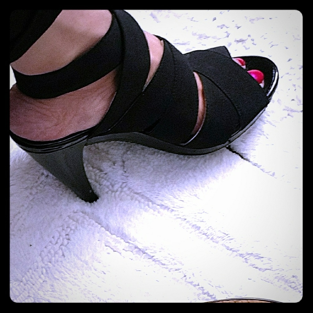 MK black heels