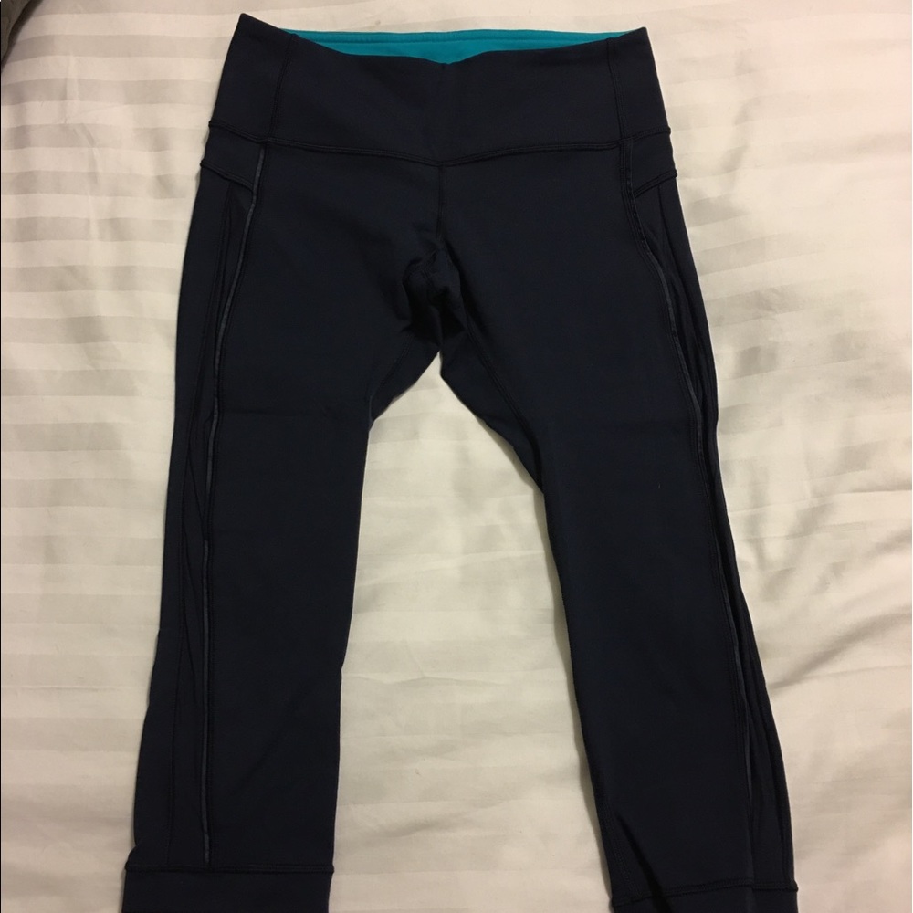 Lululemon navy crops size 6