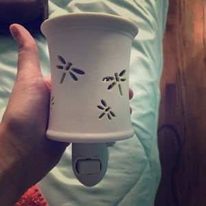 Scentsy wall plug in warmer
