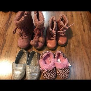 Lot of 4 size 6-6.5 girls shoes