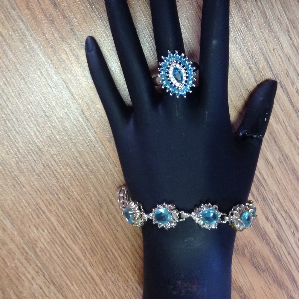 925 silver with Aquamarine simulated diamond set