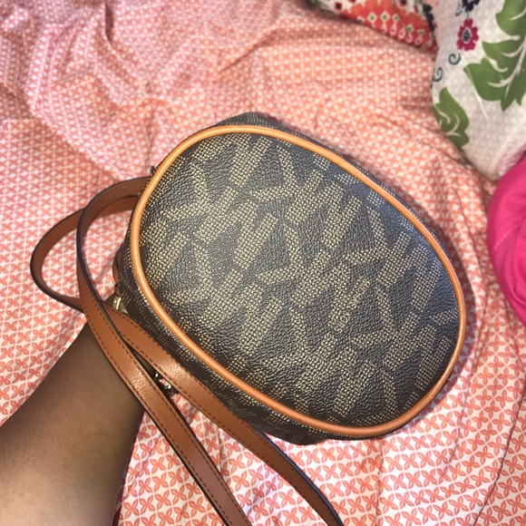 100% Authentic Michael Kors Bucket Bag Mini - Picture 4 of 8