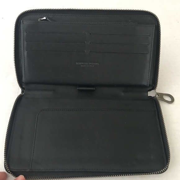 BOTTEGA VENETA AUTHENTIC ICONIC BEAUTIFUL WALLET - Picture 4 of 7