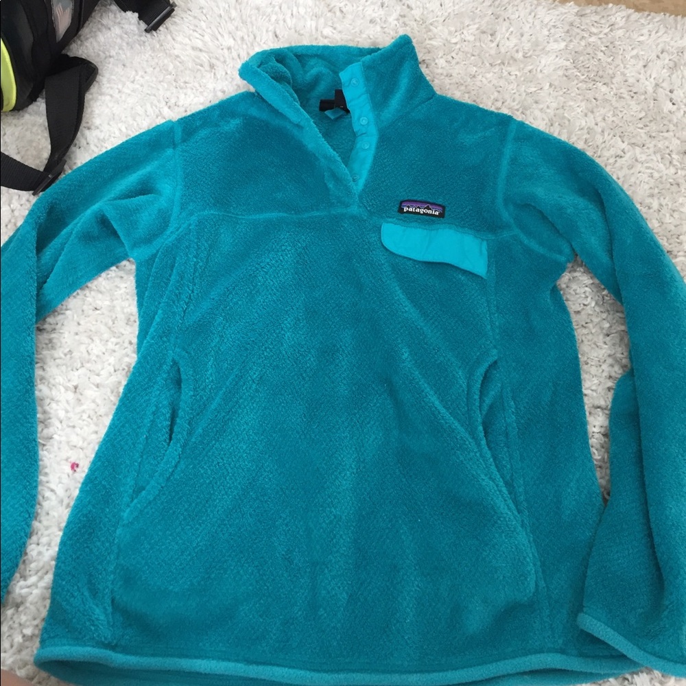 Never worn blue Patagonia pull over